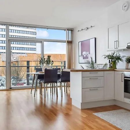 Heimby - Center Corner *