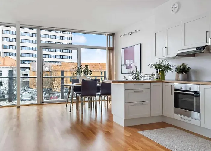 Heimby - Center Corner *