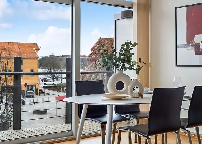 Heimby - Center Corner *